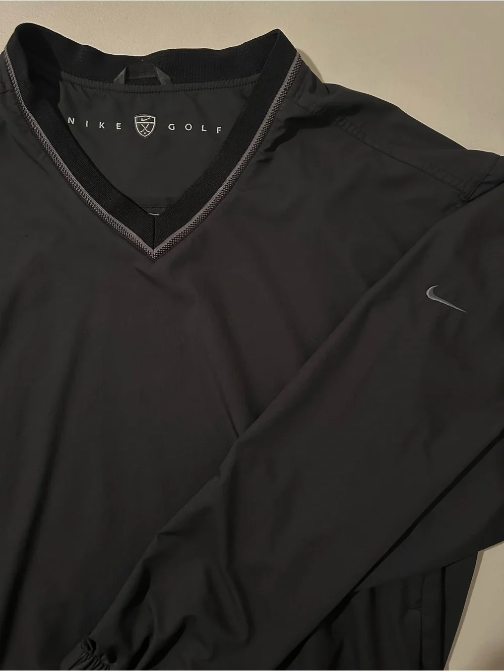 Nike Golf Men’s V-Neck Long Sleeve Wind Shirt in Color Black Size Medium